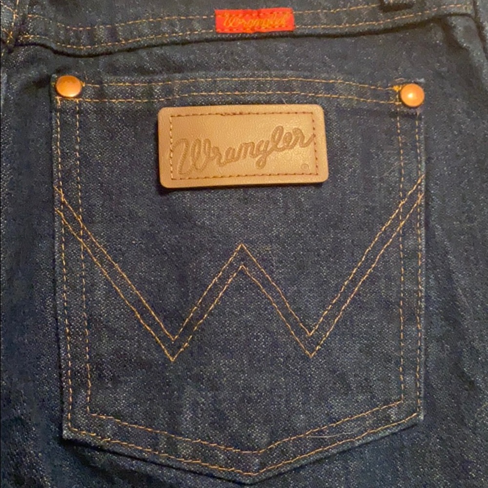 NWOT Wrangler straight leg jeans